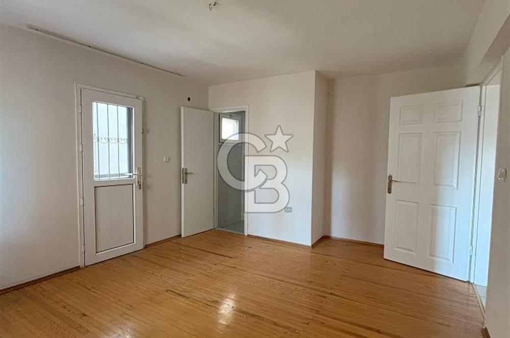 Bostanlı Merkez'de İş Yerine de Uygun Kiralık 225m2 4+1 Daire