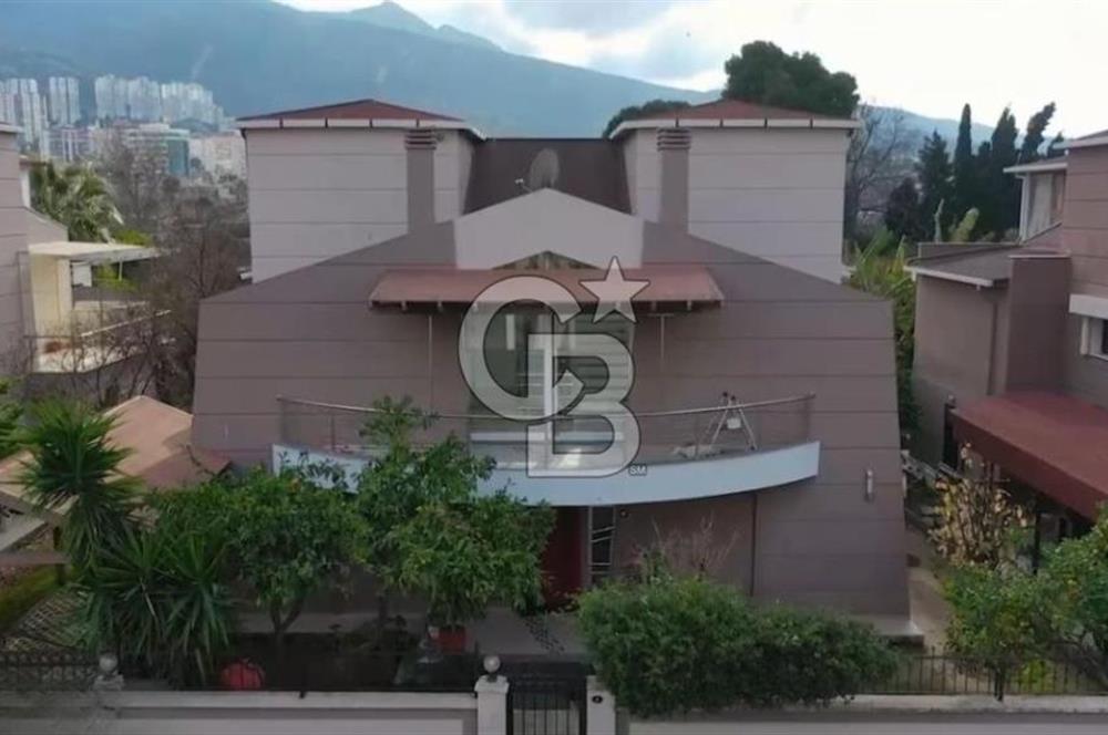 Sahile 200 Metre Müstakil 5+1 Lüks Villa