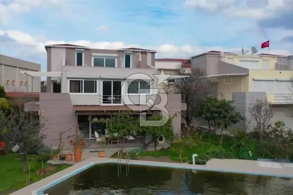 Sahile 200 Metre Müstakil 5+1 Lüks Villa