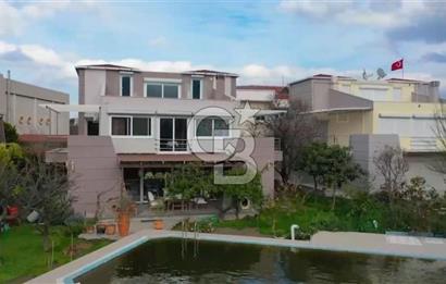 Sahile 200 Metre Müstakil 5+1 Lüks Villa