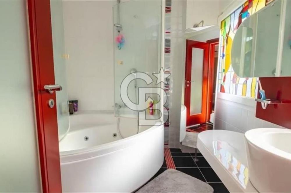 Sahile 200 Metre Müstakil 5+1 Lüks Villa