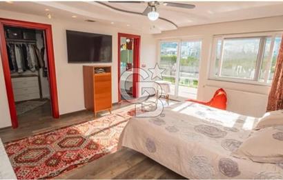 Sahile 200 Metre Müstakil 5+1 Lüks Villa