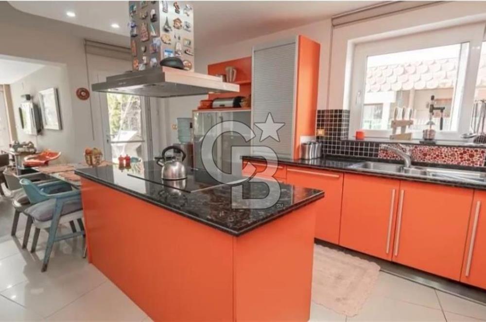 Sahile 200 Metre Müstakil 5+1 Lüks Villa