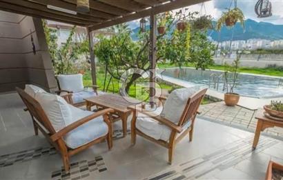 Sahile 200 Metre Müstakil 5+1 Lüks Villa