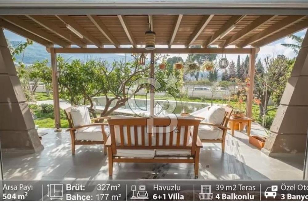 Sahile 200 Metre Müstakil 5+1 Lüks Villa