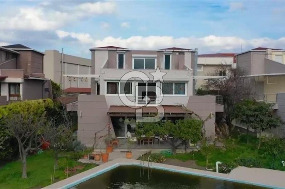 Sahile 200 Metre Müstakil 5+1 Lüks Villa