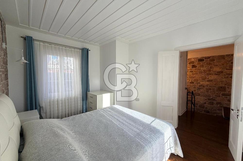 Ayvalık Macaron'da Bahçeli Lüks Tadilatlı Taş Rum Evi