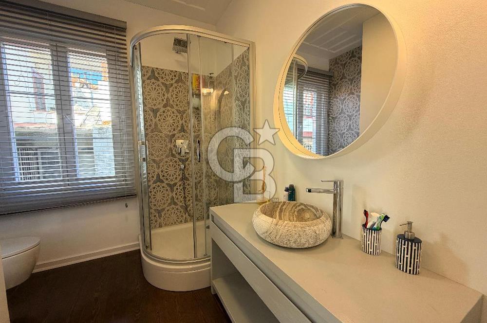 Ayvalık Macaron'da Bahçeli Lüks Tadilatlı Taş Rum Evi