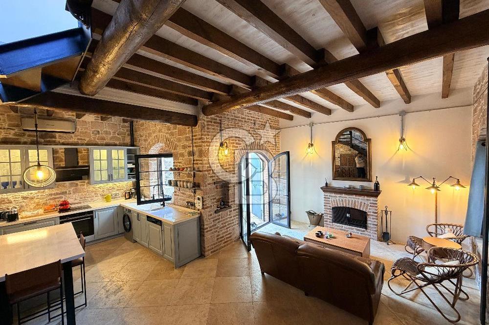 Ayvalık Macaron'da Bahçeli Lüks Tadilatlı Taş Rum Evi