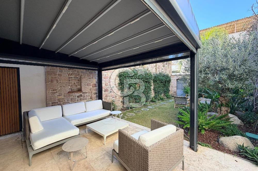 Ayvalık Macaron'da Bahçeli Lüks Tadilatlı Taş Rum Evi