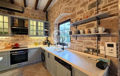 Ayvalık Macaron'da Bahçeli Lüks Tadilatlı Taş Rum Evi