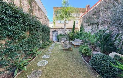 Ayvalık Macaron'da Bahçeli Lüks Tadilatlı Taş Rum Evi