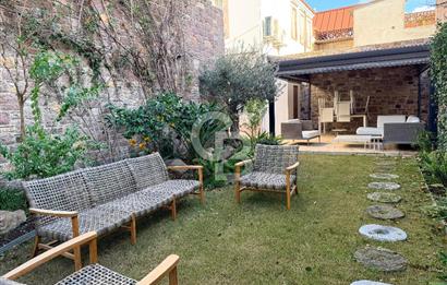 Ayvalık Macaron'da Bahçeli Lüks Tadilatlı Taş Rum Evi