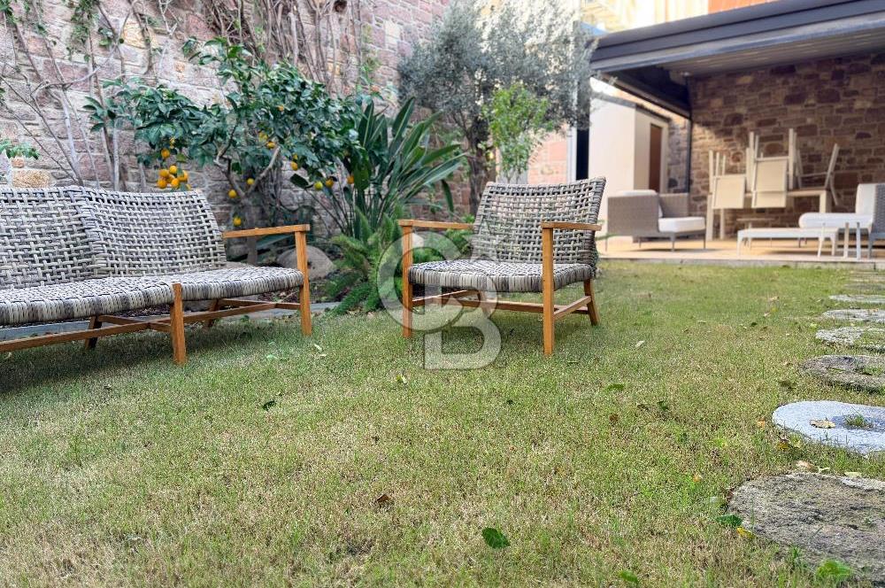 Ayvalık Macaron'da Bahçeli Lüks Tadilatlı Taş Rum Evi