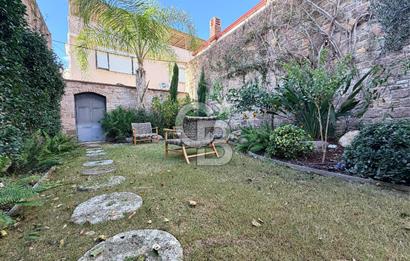 Ayvalık Macaron'da Bahçeli Lüks Tadilatlı Taş Rum Evi