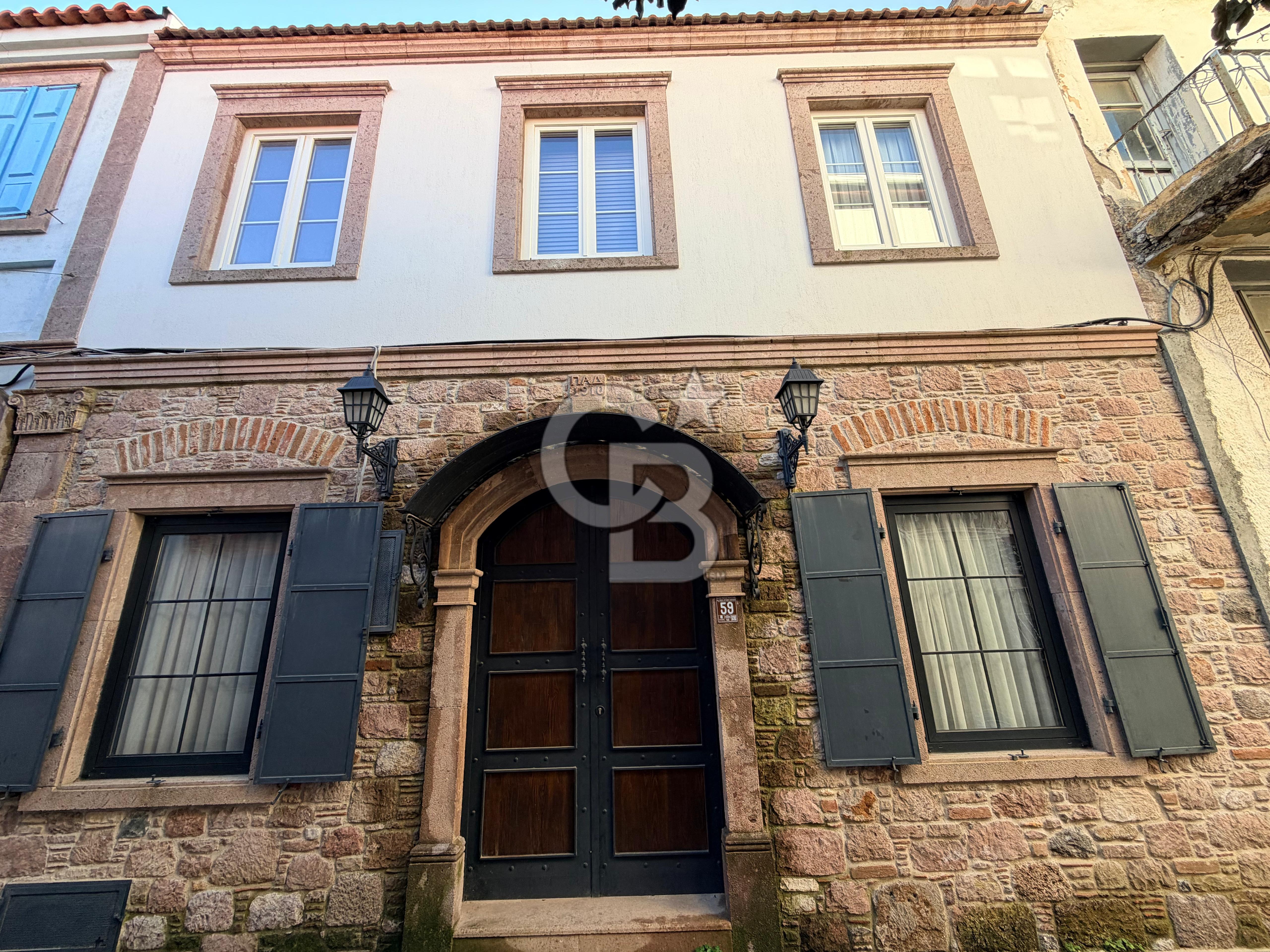 Ayvalık Macaron'da Bahçeli Lüks Tadilatlı Taş Rum Evi