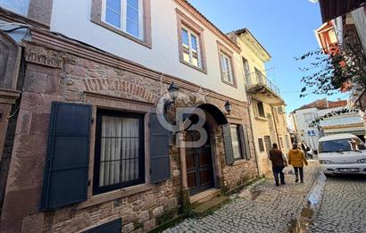 Ayvalık Macaron'da Bahçeli Lüks Tadilatlı Taş Rum Evi