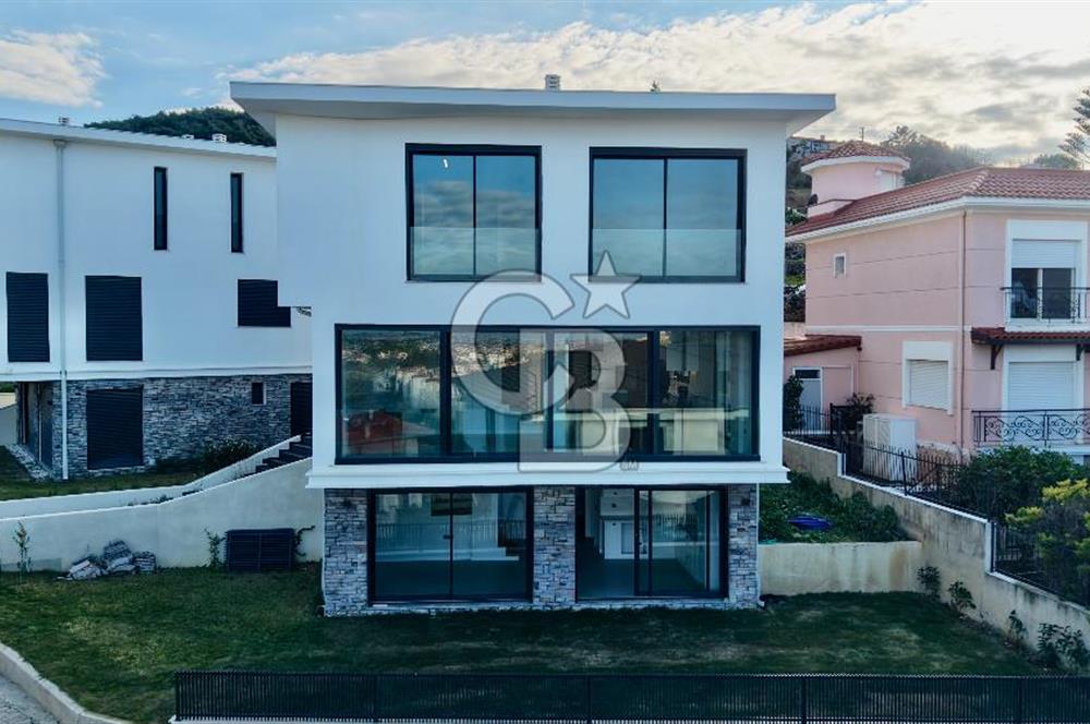 Urla Çeşmealtı’nda Panoramik Deniz Manzaralı 4+2 Villa