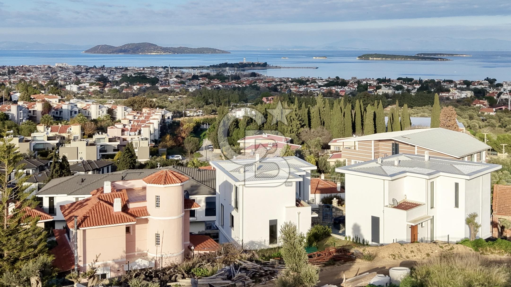 Urla Çeşmealtı’nda Panoramik Deniz Manzaralı 4+2 Villa