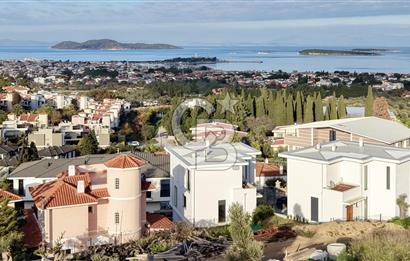 Urla Çeşmealtı’nda Panoramik Deniz Manzaralı 4+2 Villa