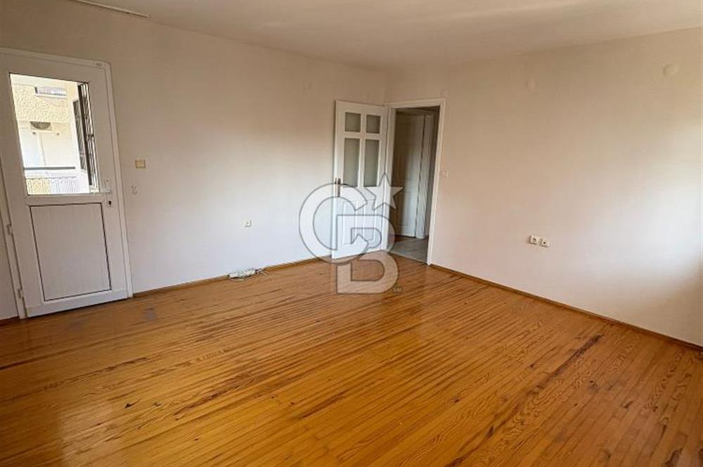 Bostanlı Merkez'de İş Yerine de Uygun Kiralık 225m2 4+1 Daire