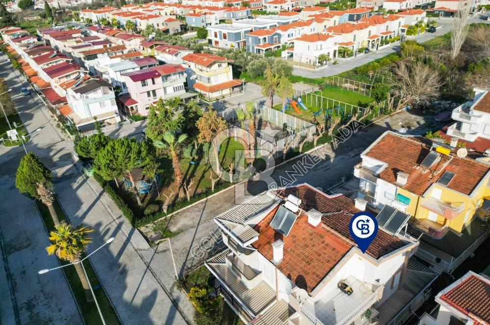 Kuşadası Karaovada ÖnüAçık Ferah ve Bahçeli Satılık 4+1 Tripleks