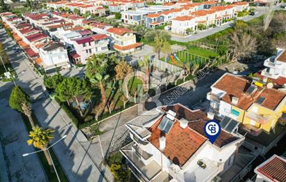 Kuşadası Karaovada ÖnüAçık Ferah ve Bahçeli Satılık 4+1 Tripleks