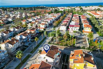 Kuşadası Karaovada ÖnüAçık Ferah ve Bahçeli Satılık 4+1 Tripleks - 3 - 326566