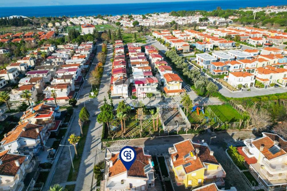 Kuşadası Karaovada ÖnüAçık Ferah ve Bahçeli Satılık 4+1 Tripleks