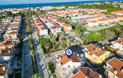 Kuşadası Karaovada ÖnüAçık Ferah ve Bahçeli Satılık 4+1 Tripleks