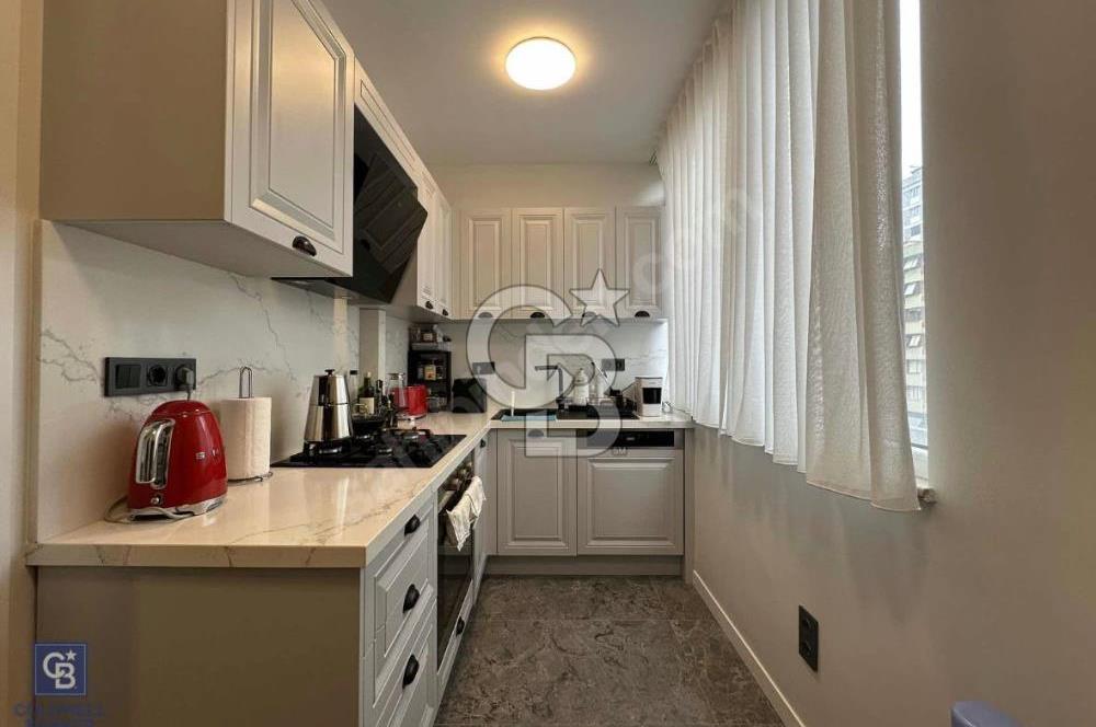 CADDEBOSTAN SAHİL'DE YENİ BİNADA ÖZEL MİMARİ DEKORLU SATILIK 3+1