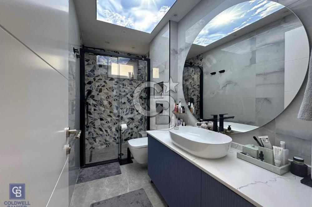 CADDEBOSTAN SAHİL'DE YENİ BİNADA ÖZEL MİMARİ DEKORLU SATILIK 3+1