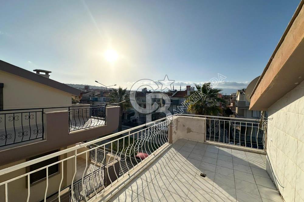 Kuşadası Karaovada ÖnüAçık Ferah ve Bahçeli Satılık 4+1 Tripleks