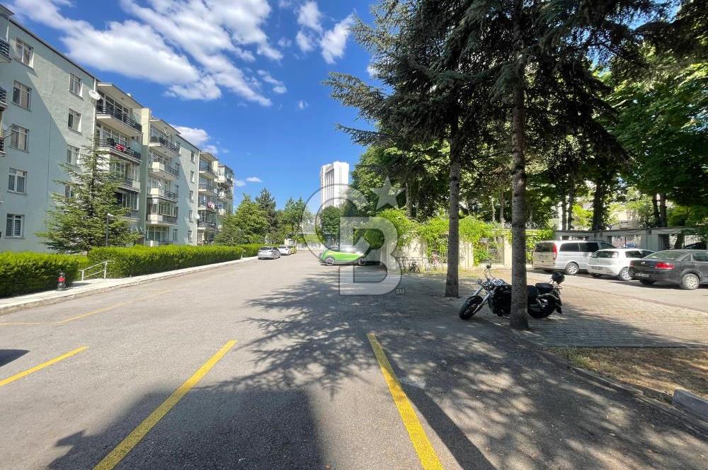 Emek Mahallesi Kırlangıç Evleri Sitesi'nde 4+1 Satılık Daire