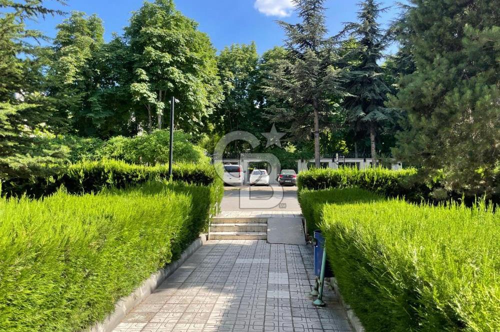 Emek Mahallesi Kırlangıç Evleri Sitesi'nde 4+1 Satılık Daire