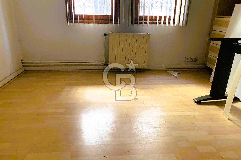 MEBUSEVLERİ ANITKABİR GİRİŞİNDE OTOPARKLI KOMBİLİ KİRALIK OFİS