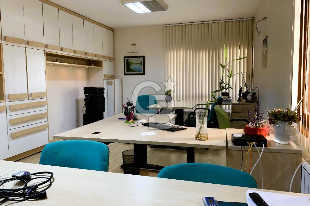 MEBUSEVLERİ ANITKABİR GİRİŞİNDE OTOPARKLI KOMBİLİ KİRALIK OFİS