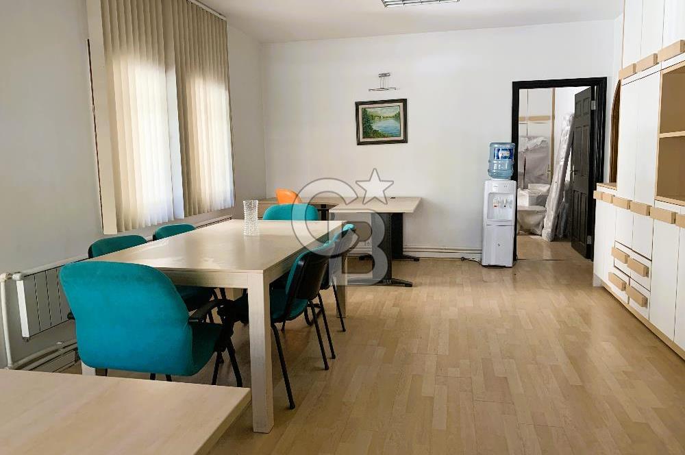 MEBUSEVLERİ ANITKABİR GİRİŞİNDE OTOPARKLI KOMBİLİ KİRALIK OFİS