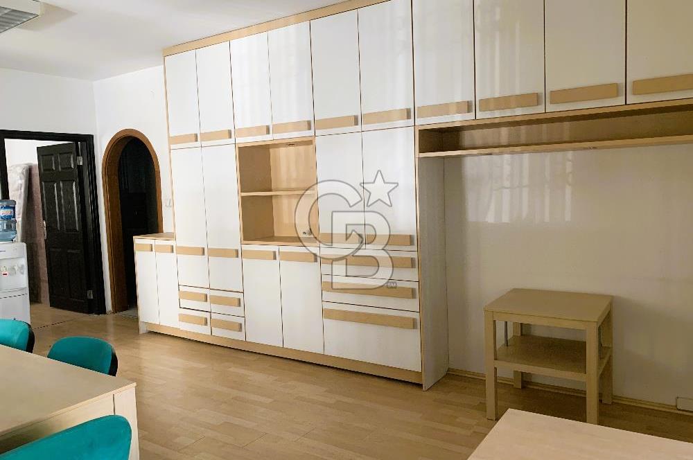 MEBUSEVLERİ ANITKABİR GİRİŞİNDE OTOPARKLI KOMBİLİ KİRALIK OFİS