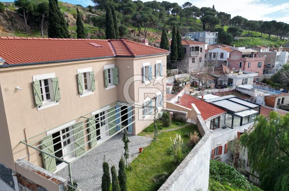 Ayvalık'ta Satılık Panoramik Deniz Manzaralı Sıfır Müstakil Ev