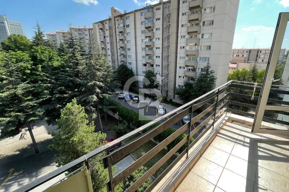 Emek Mahallesi Kırlangıç Evleri Sitesi'nde 4+1 Satılık Daire