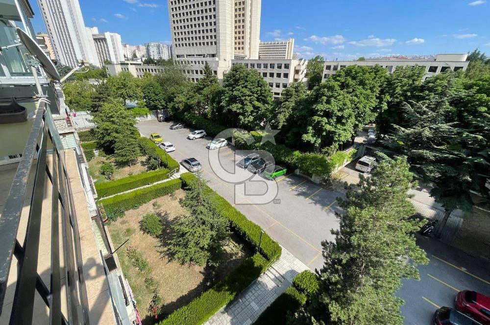 Emek Mahallesi Kırlangıç Evleri Sitesi'nde 4+1 Satılık Daire