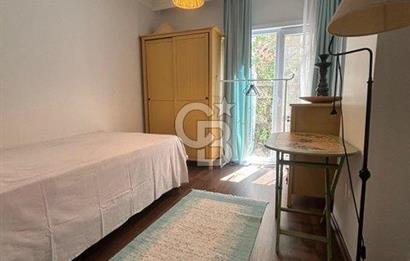 Fenerbahçe sahil tarafında eşyalı 4+1 balkonlu daire