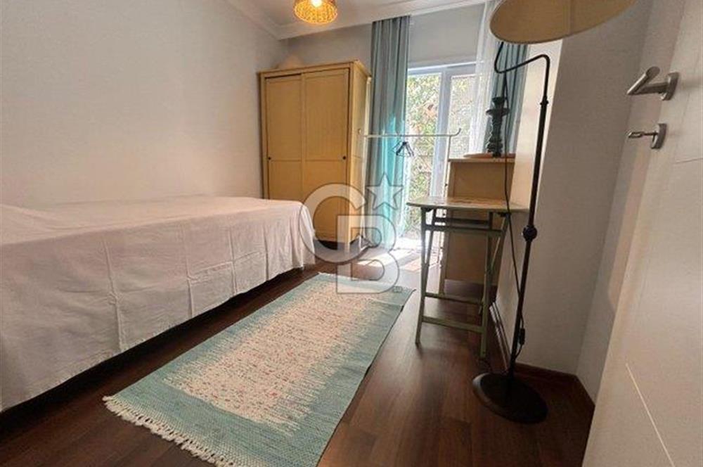 Fenerbahçe sahil tarafında eşyalı 4+1 balkonlu daire