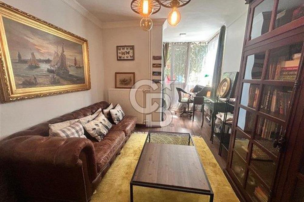 Fenerbahçe sahil tarafında eşyalı 4+1 balkonlu daire