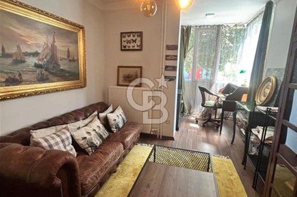 Fenerbahçe sahil tarafında eşyalı 4+1 balkonlu daire