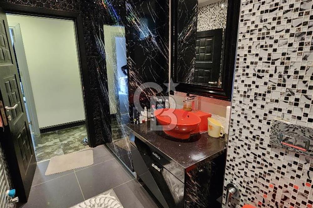 Suadiye'de Prestijli Bölgede 4+1 , 210 m² katta tek daire