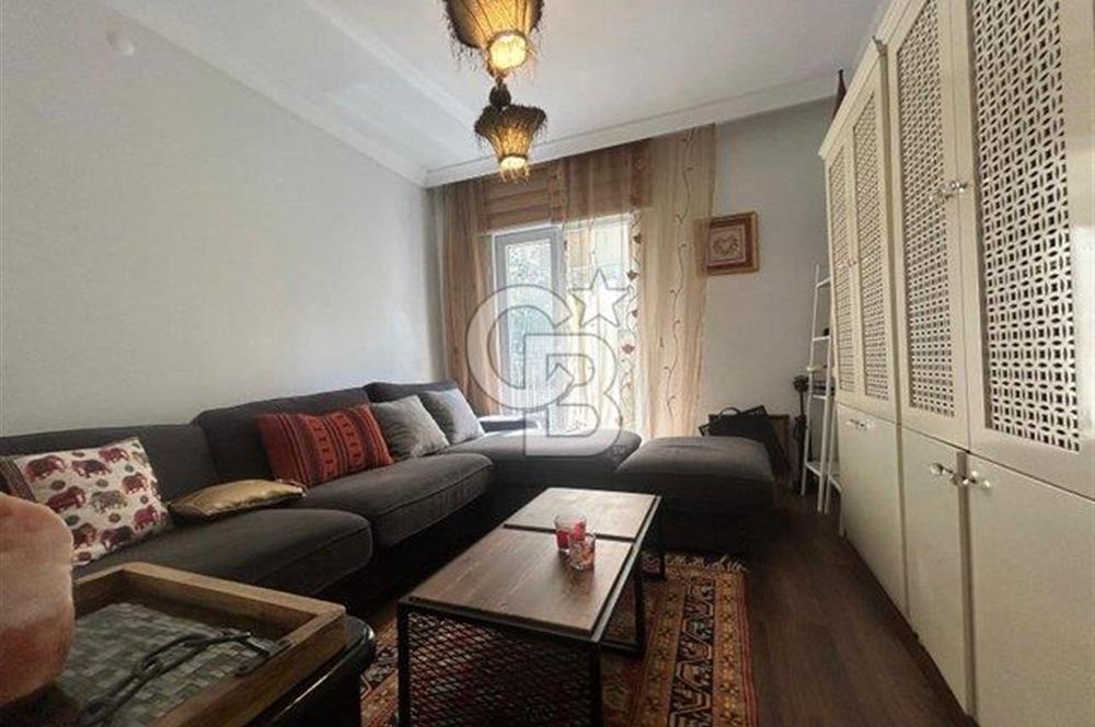 Fenerbahçe sahil tarafında eşyalı 4+1 balkonlu daire