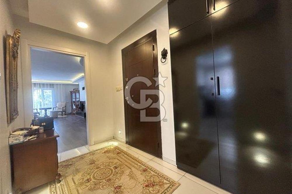 Fenerbahçe sahil tarafında eşyalı 4+1 balkonlu daire