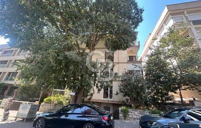 Fenerbahçe sahil tarafında eşyalı 4+1 balkonlu daire